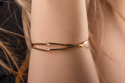 Twist Elegance Bangle