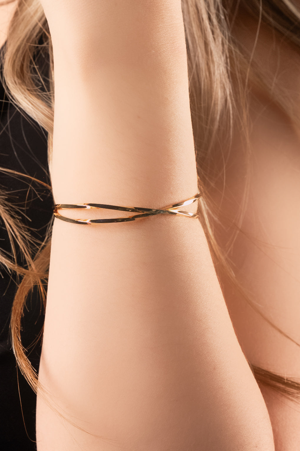 Twist Elegance Bangle