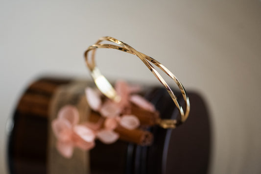 Twist Elegance Bangle